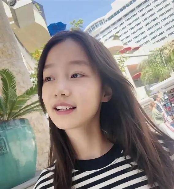 赵薇“女儿”美到被全网禁整容，16岁惊艳蜕变！