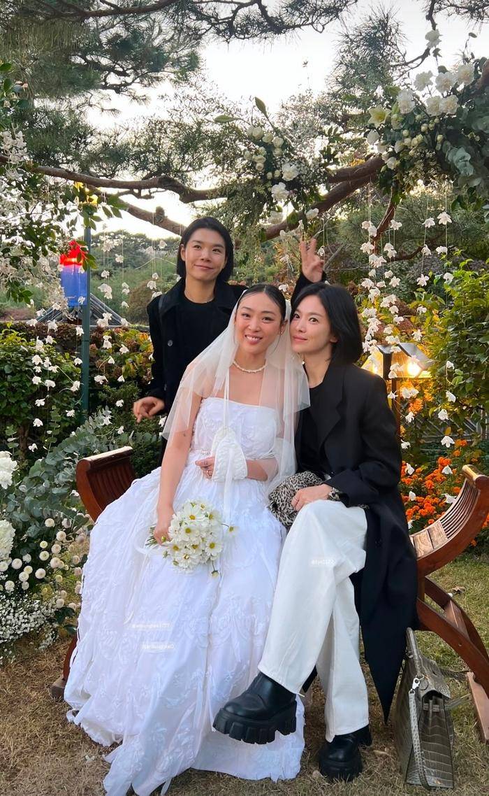 宋慧乔金高银Jennie婚礼争艳超美！边佑锡帅得像拍偶像剧