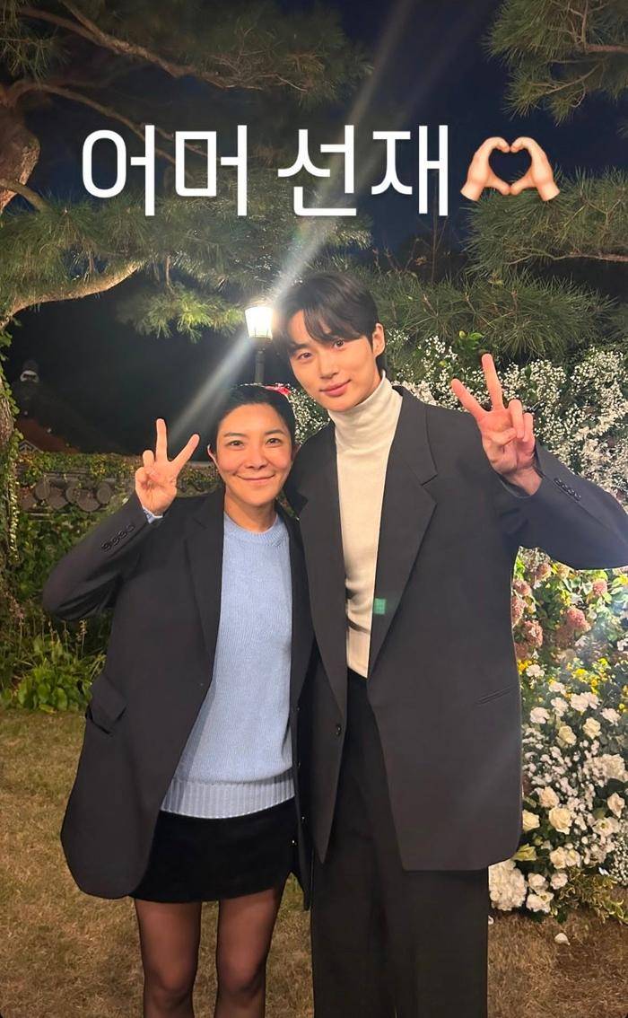 宋慧乔金高银Jennie婚礼争艳超美！边佑锡帅得像拍偶像剧